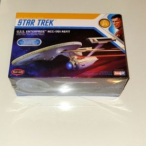 Star Trek U.S.S. Enterprise NCC-1701 Refit